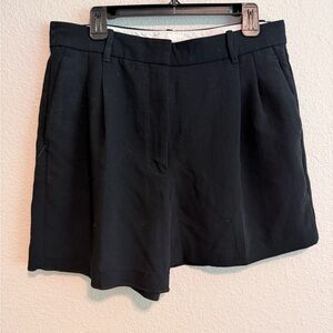 Wilfred Efgortless Black Women's Shorts